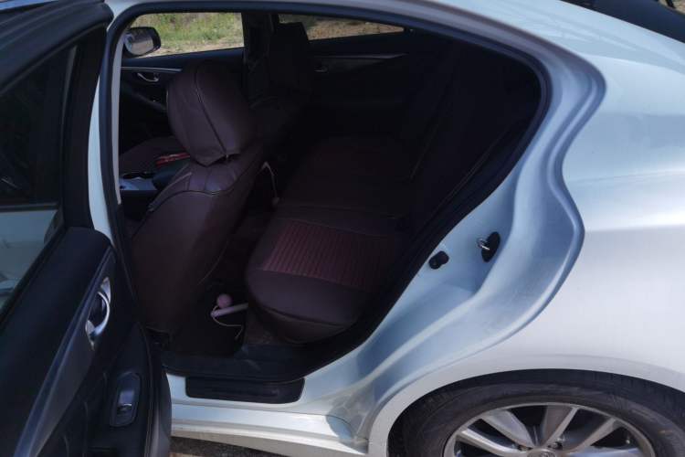 Used Infiniti Q50 2014 3.7L Comfort Edition Left Rear Seat
