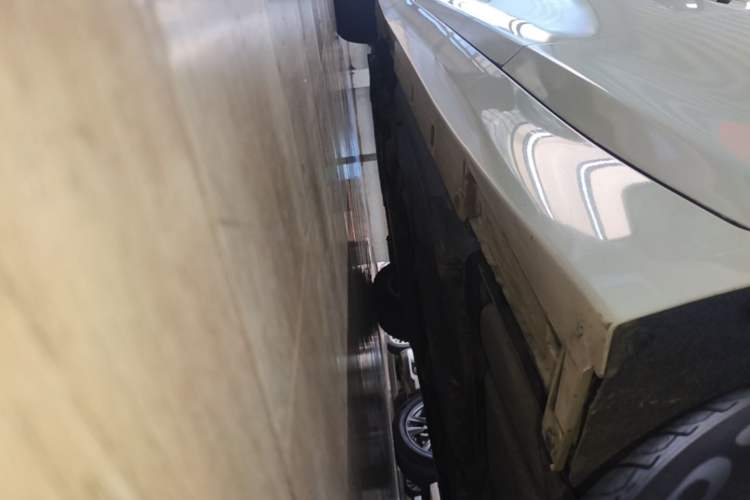 Used Infiniti Q50 2014 3.7L Comfort Edition Left Side Sill