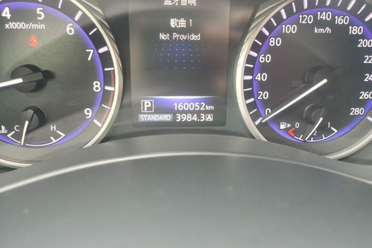 Used Infiniti Q50 2014 3.7L Luxury Sport Edition Odometer Close Up
