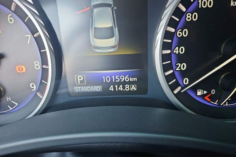 Used Infiniti Q50 2014 3.7L Comfort Edition Odometer Close Up