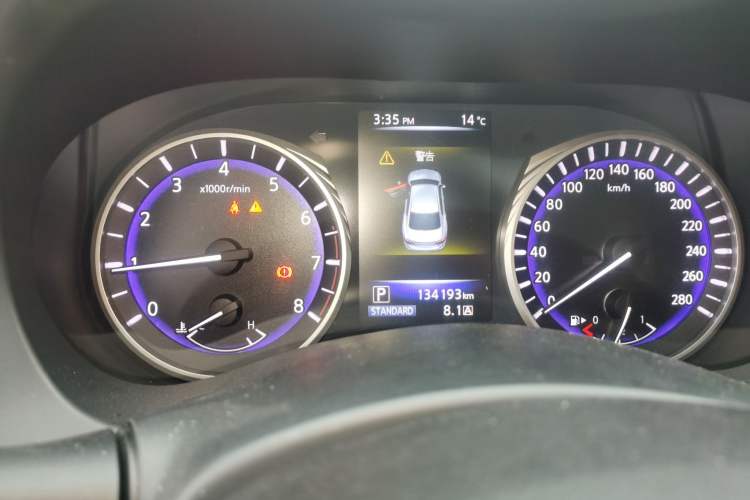 Used Infiniti Q50 2014 2.0T Luxury Edition Odometer Close Up