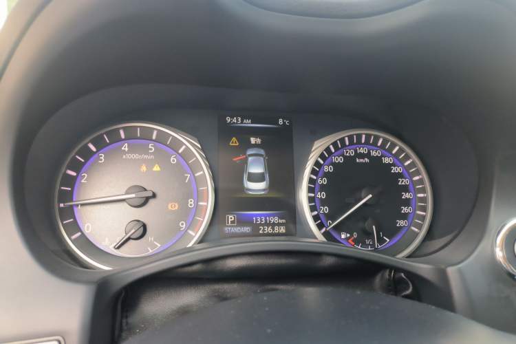 Used Infiniti Q50 2014 3.7L Luxury Sport Edition Odometer Close Up