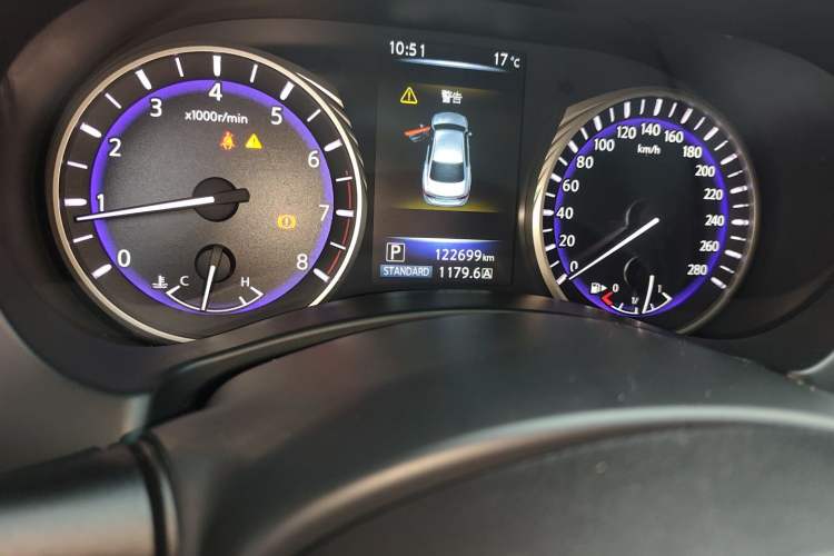 Used Infiniti Q50 2014 2.0T Luxury Edition Odometer Close Up