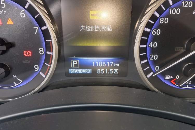 Used Infiniti Q50 2014 3.7L Comfort Edition Odometer Close Up