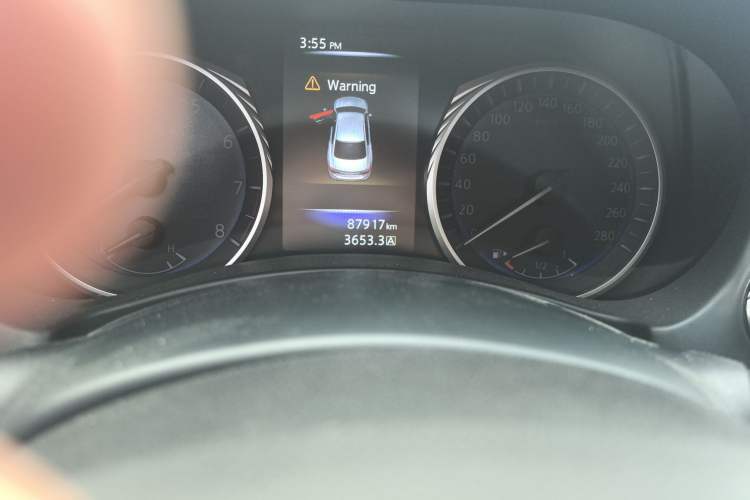 Used Infiniti Q50 2014 2.0T Comfort Edition Odometer Close Up