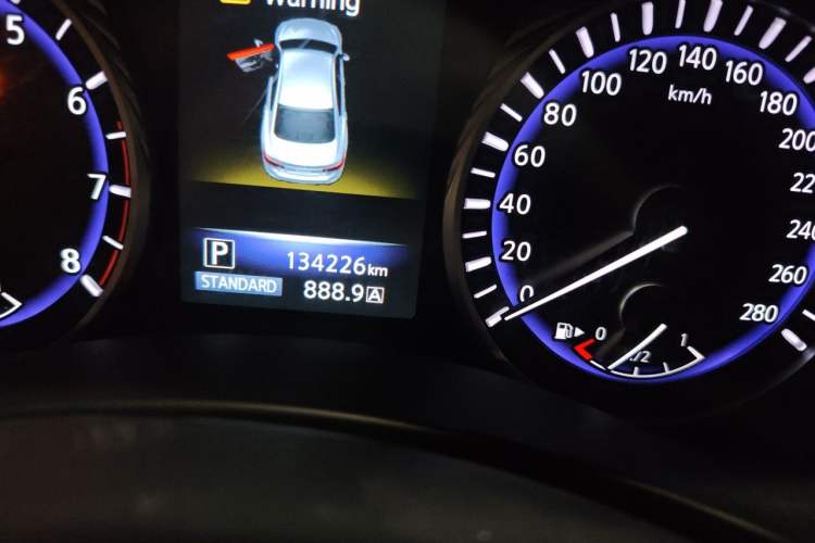Used Infiniti Q50 2014 2.0T Comfort Edition Odometer Close Up