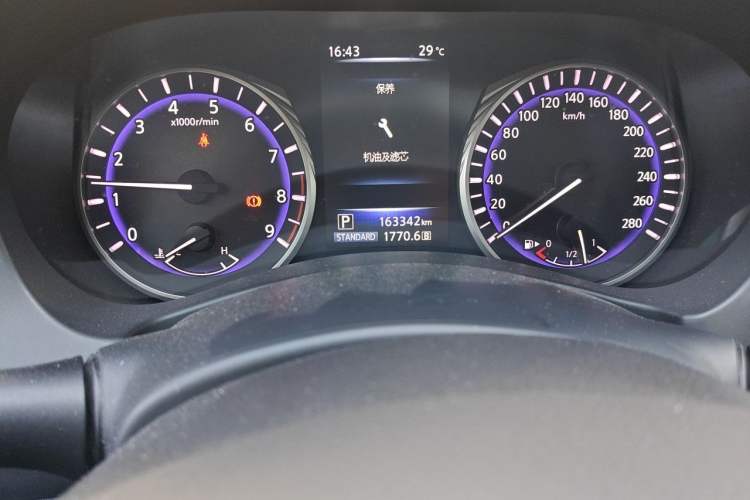 Used Infiniti Q50 2014 3.7L Luxury Sport Edition Odometer Close Up