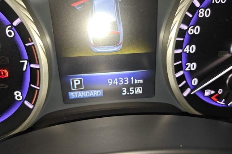 Used Infiniti Q50 2014 2.0T Comfort Edition Odometer Close Up