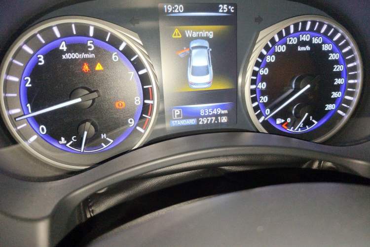 Used Infiniti Q50 2014 3.7L Comfort Edition Odometer Close Up