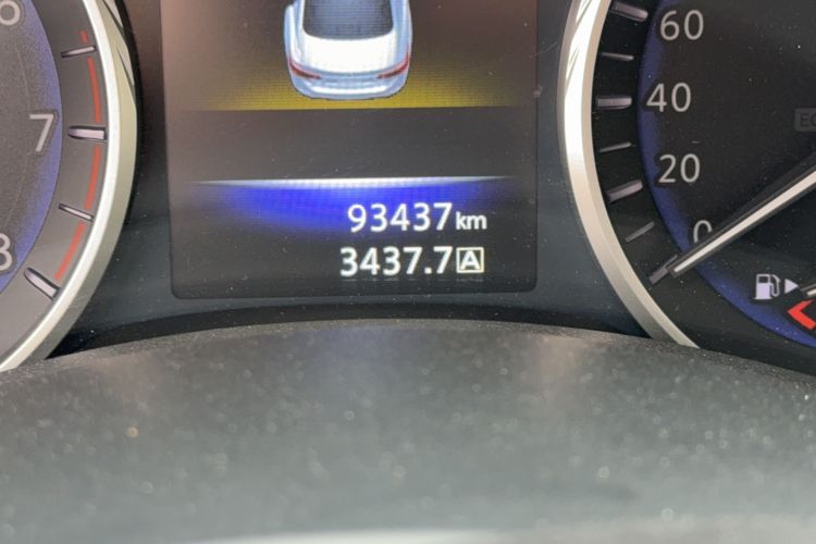 Used Infiniti Q50 2014 2.0T Luxury Edition Odometer Close Up