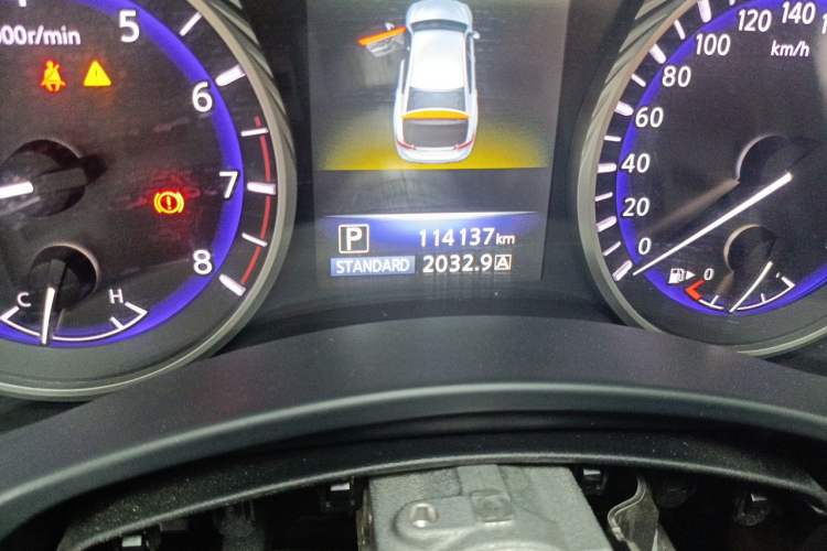 Used Infiniti Q50 2014 2.0T Comfort Edition Odometer Close Up