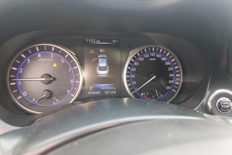 Used Infiniti Q50 2014 3.7L Luxury Edition Odometer Close Up