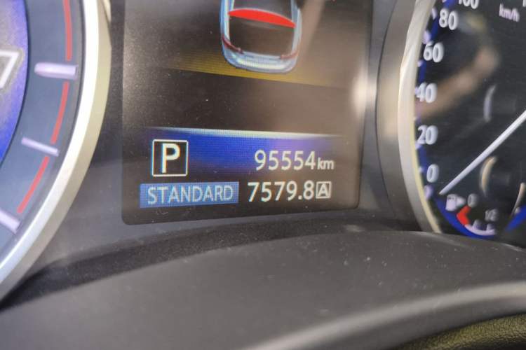 Used Infiniti Q50 2014 2.0T Comfort Edition Odometer Close Up