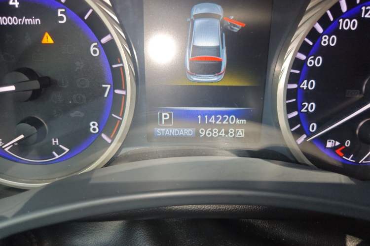 Used Infiniti Q50 2014 2.0T Luxury Edition Odometer Close Up
