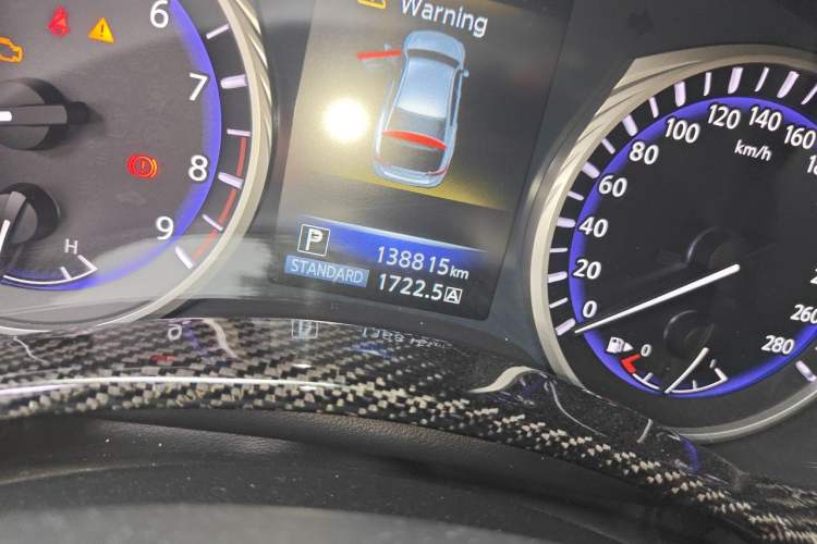 Used Infiniti Q50 2014 3.7L Luxury Sport Edition Odometer Close Up