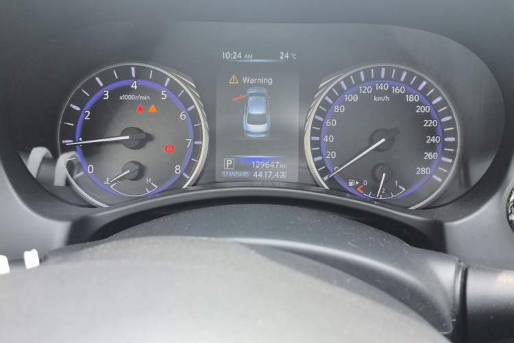Used Infiniti Q50 2014 2.0T Comfort Edition Odometer Close Up