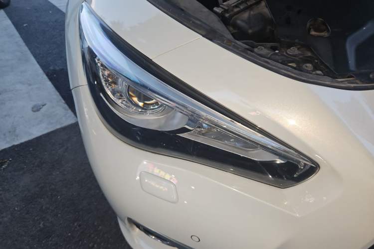 Used Infiniti Q50 2014 3.7L Comfort Edition Right Front Headlight