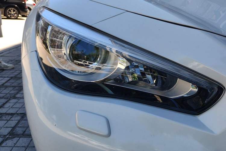 Used Infiniti Q50 2014 2.0T Luxury Edition Right Front Headlight