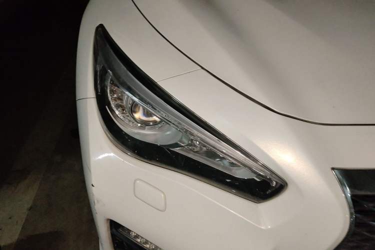 Used Infiniti Q50 2014 3.7L Comfort Edition Right Front Headlight