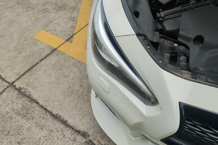 Used Infiniti Q50 2014 3.7L Comfort Edition Right Front Headlight