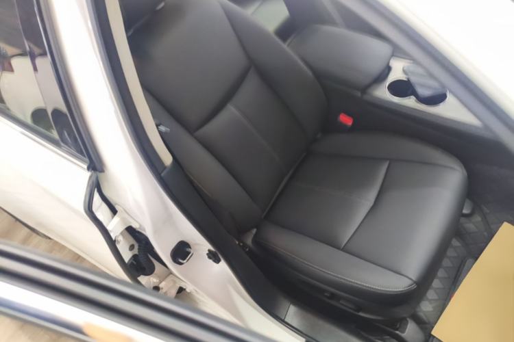 Used Infiniti Q50 2014 3.7L Comfort Edition Right Front Seat