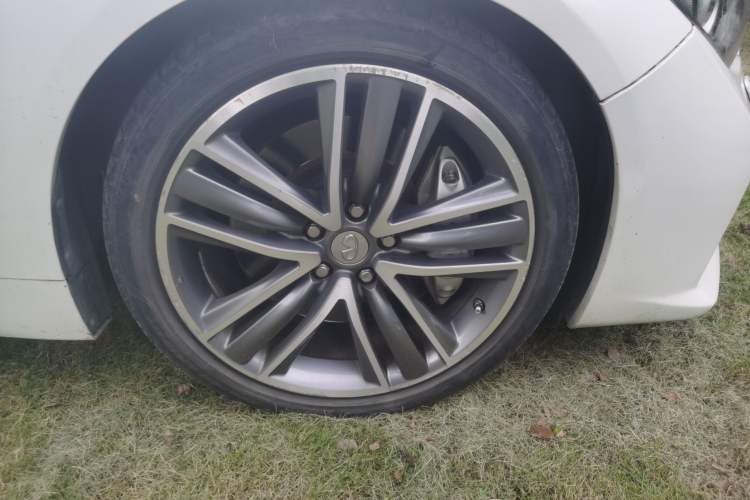Used Infiniti Q50 2014 3.7L Luxury Sport Edition Right Front Wheel Hub
