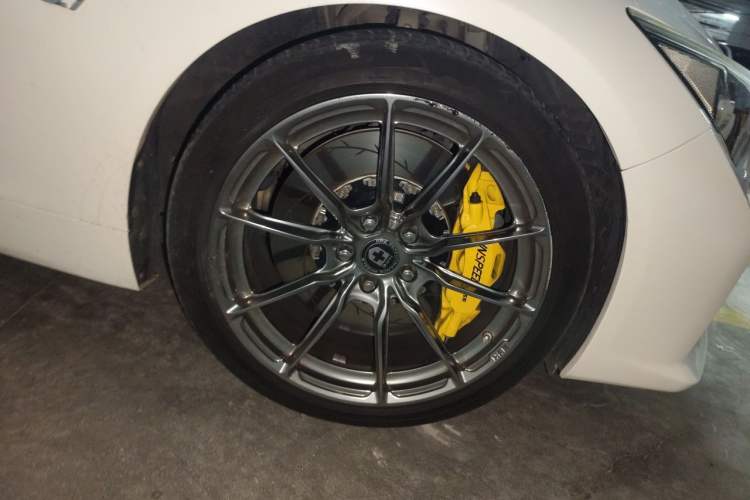 Used Infiniti Q50 2014 3.7L Luxury Sport Edition Right Front Wheel Hub