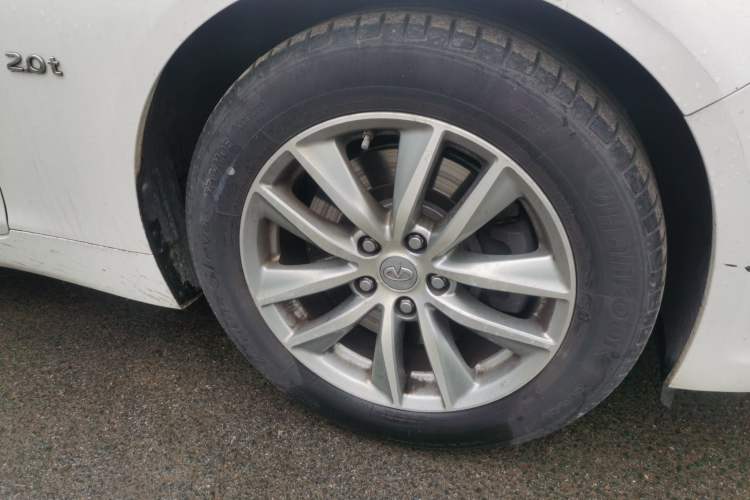 Used Infiniti Q50 2014 2.0T Luxury Edition Right Front Wheel Hub