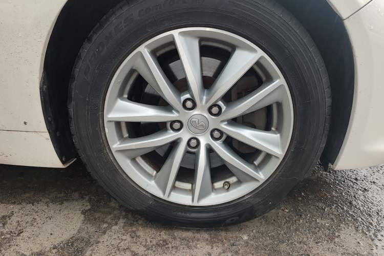 Used Infiniti Q50 2014 2.0T Luxury Edition Right Front Wheel Hub
