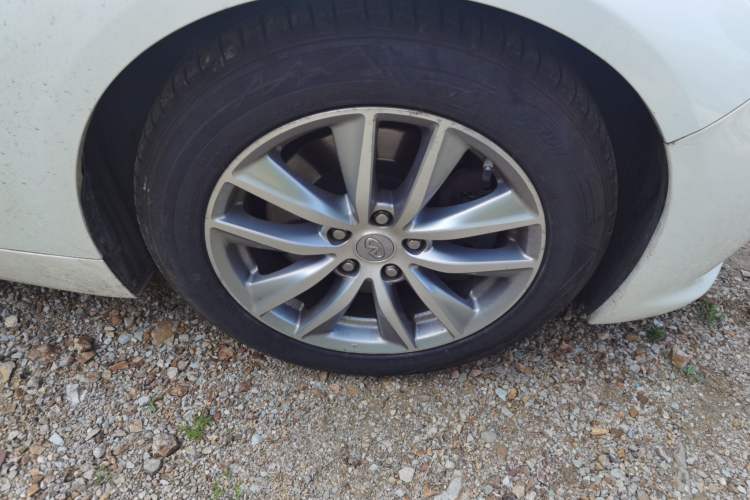 Used Infiniti Q50 2014 3.7L Comfort Edition Right Front Wheel Hub