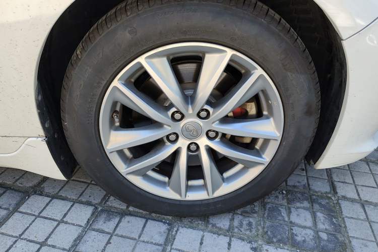 Used Infiniti Q50 2014 2.0T Luxury Edition Right Front Wheel Hub