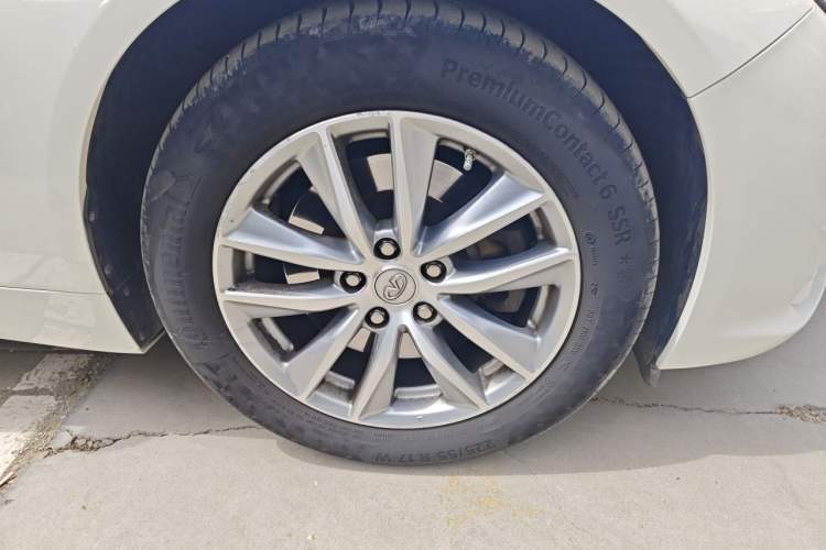 Used Infiniti Q50 2014 2.0T Luxury Edition Right Front Wheel Hub