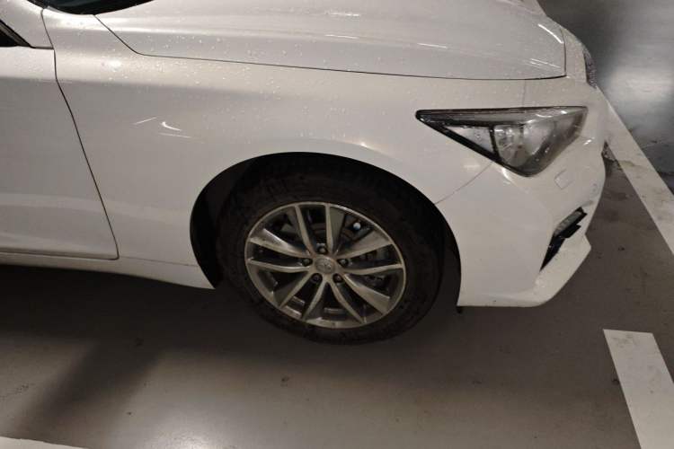 Used Infiniti Q50 2014 2.0T Comfort Edition Right Front Wheel Hub