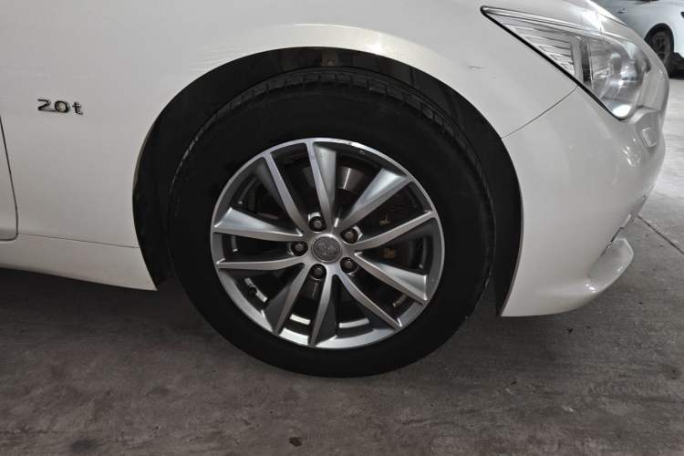 Used Infiniti Q50 2014 2.0T Comfort Edition Right Front Wheel Hub