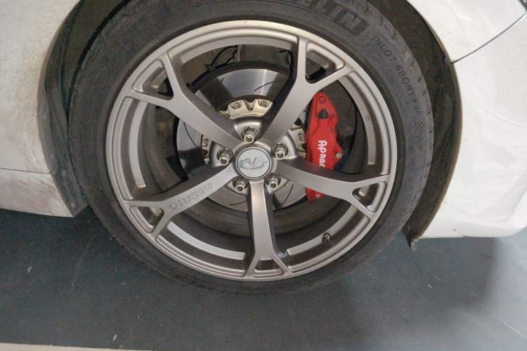 Used Infiniti Q50 2014 3.7L Comfort Edition Right Front Wheel Hub