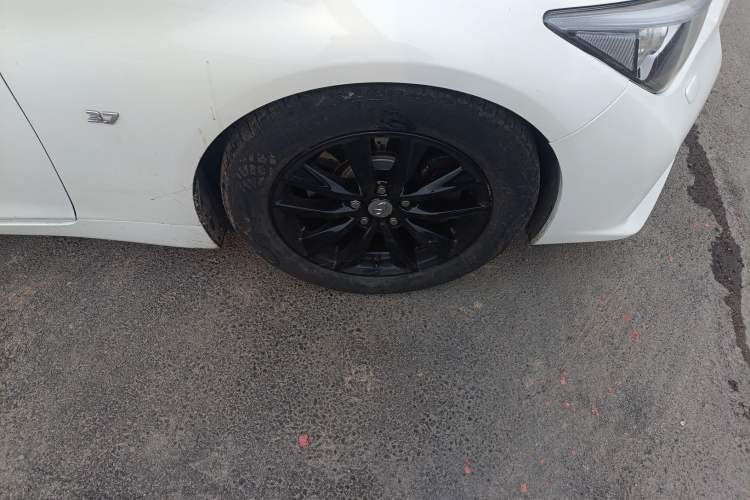 Used Infiniti Q50 2014 3.7L Luxury Edition Right Front Wheel Hub