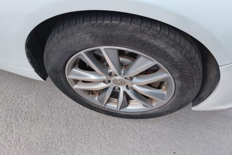 Used Infiniti Q50 2014 2.0T Comfort Edition Right Front Wheel Hub