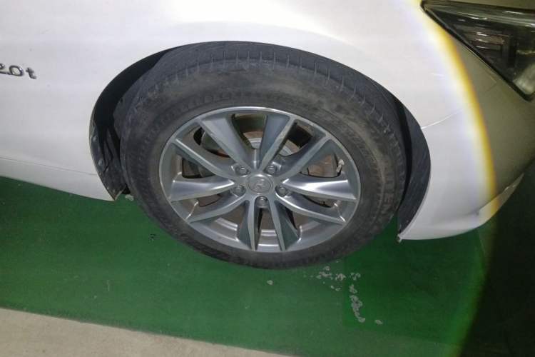 Used Infiniti Q50 2014 2.0T Comfort Edition Right Front Wheel Hub