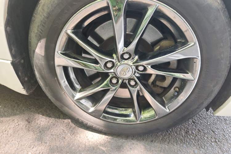 Used Infiniti Q50 2014 2.0T Luxury Edition Right Front Wheel Hub