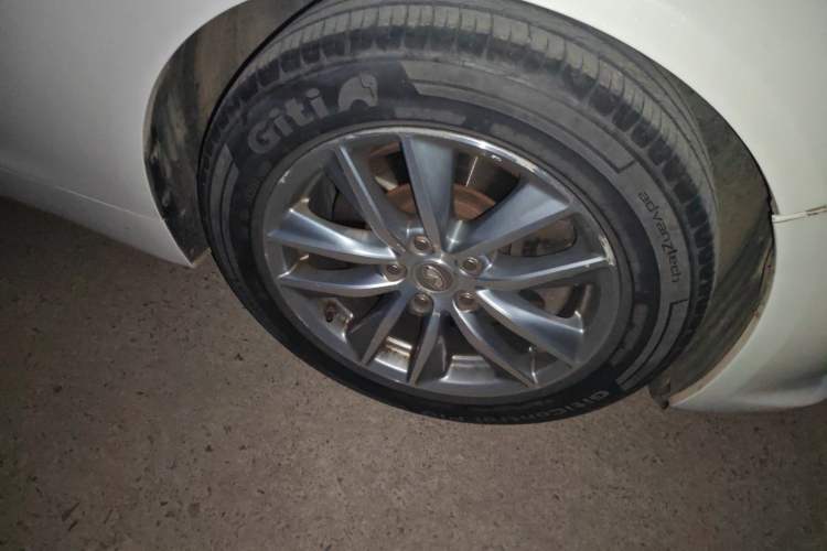 Used Infiniti Q50 2014 2.0T Comfort Edition Right Front Wheel Hub