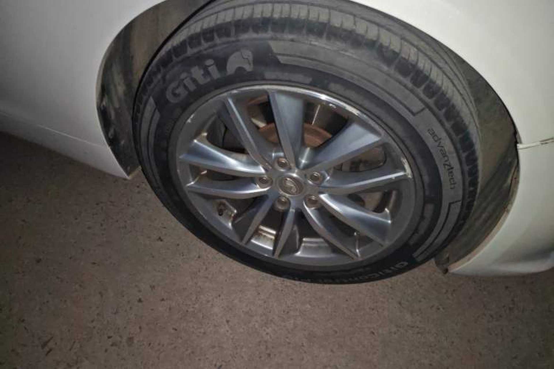 Used Infiniti Q50 2014 2.0T Comfort Edition Right Front Wheel Hub
