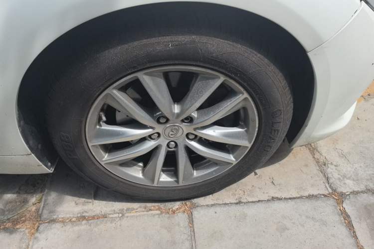 Used Infiniti Q50 2014 2.0T Comfort Edition Right Front Wheel Hub