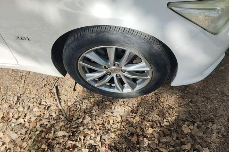 Used Infiniti Q50 2014 2.0T Comfort Edition Right Front Wheel Hub