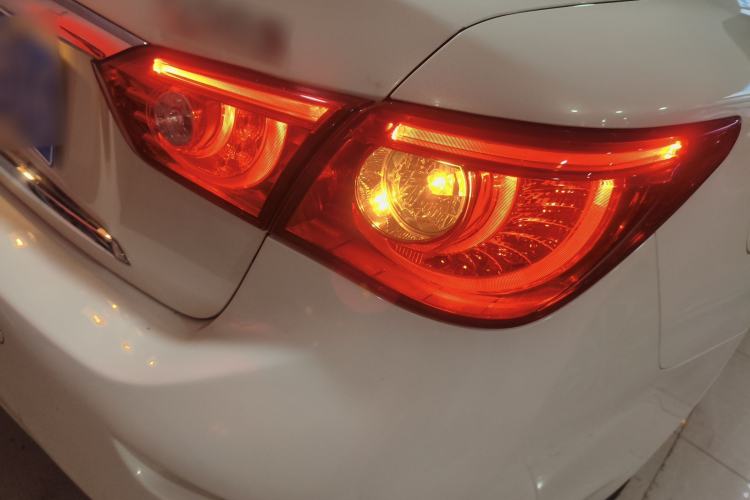 Used Infiniti Q50 2014 3.7L Comfort Edition Right Rear Taillight