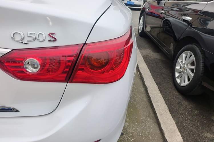 Used Infiniti Q50 2014 3.7L Luxury Sport Edition Right Rear Taillight
