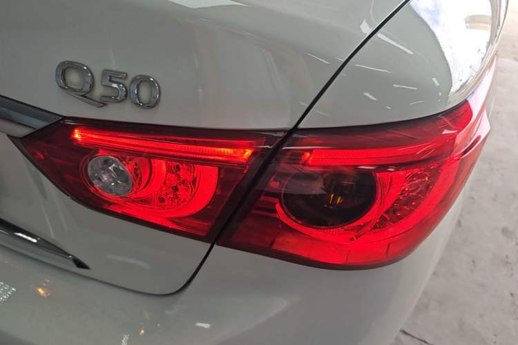 Used Infiniti Q50 2014 2.0T Comfort Edition Right Rear Taillight