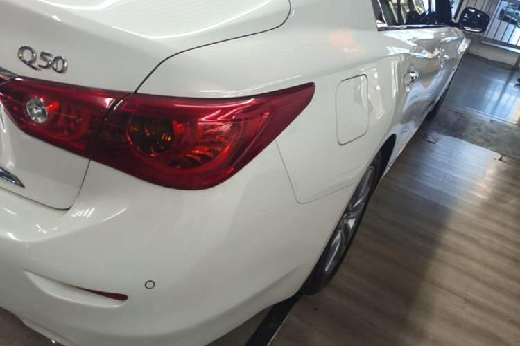 Used Infiniti Q50 2014 3.7L Comfort Edition Right Rear Taillight