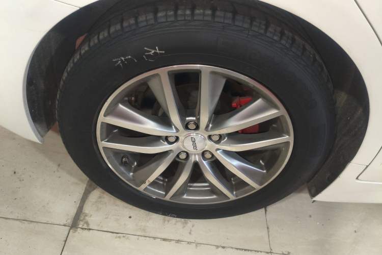 Used Infiniti Q50 2014 3.7L Comfort Edition Right Rear Wheel Hub