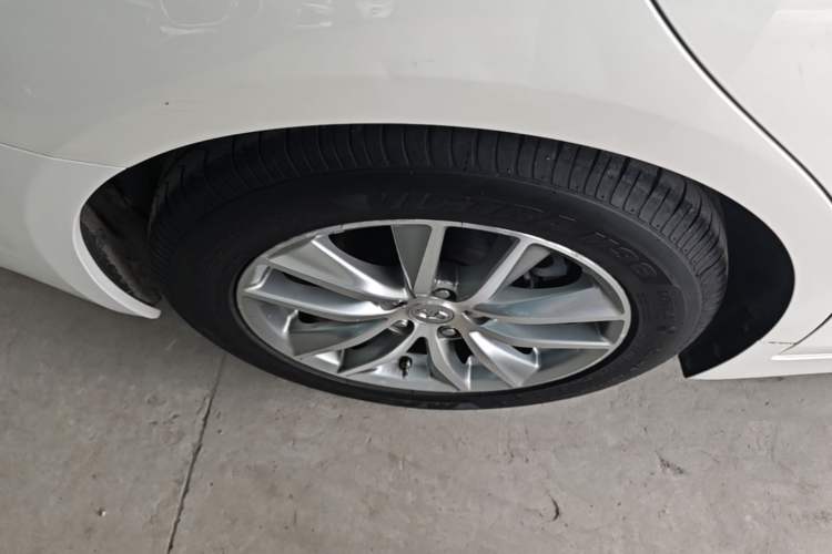 Used Infiniti Q50 2014 2.0T Comfort Edition Right Rear Wheel Hub