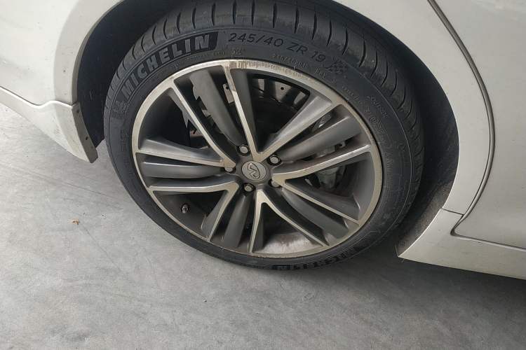 Used Infiniti Q50 2014 3.7L Luxury Sport Edition Right Rear Wheel Hub